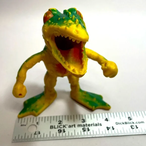 VTG 1982 ARCO Froggacuda The Other World Monster of Red Lake Action Figure